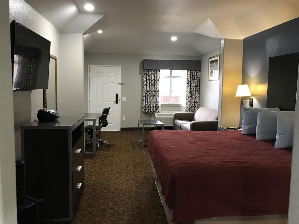 Camelot Inn And Suites Aldine Exteriér fotografie