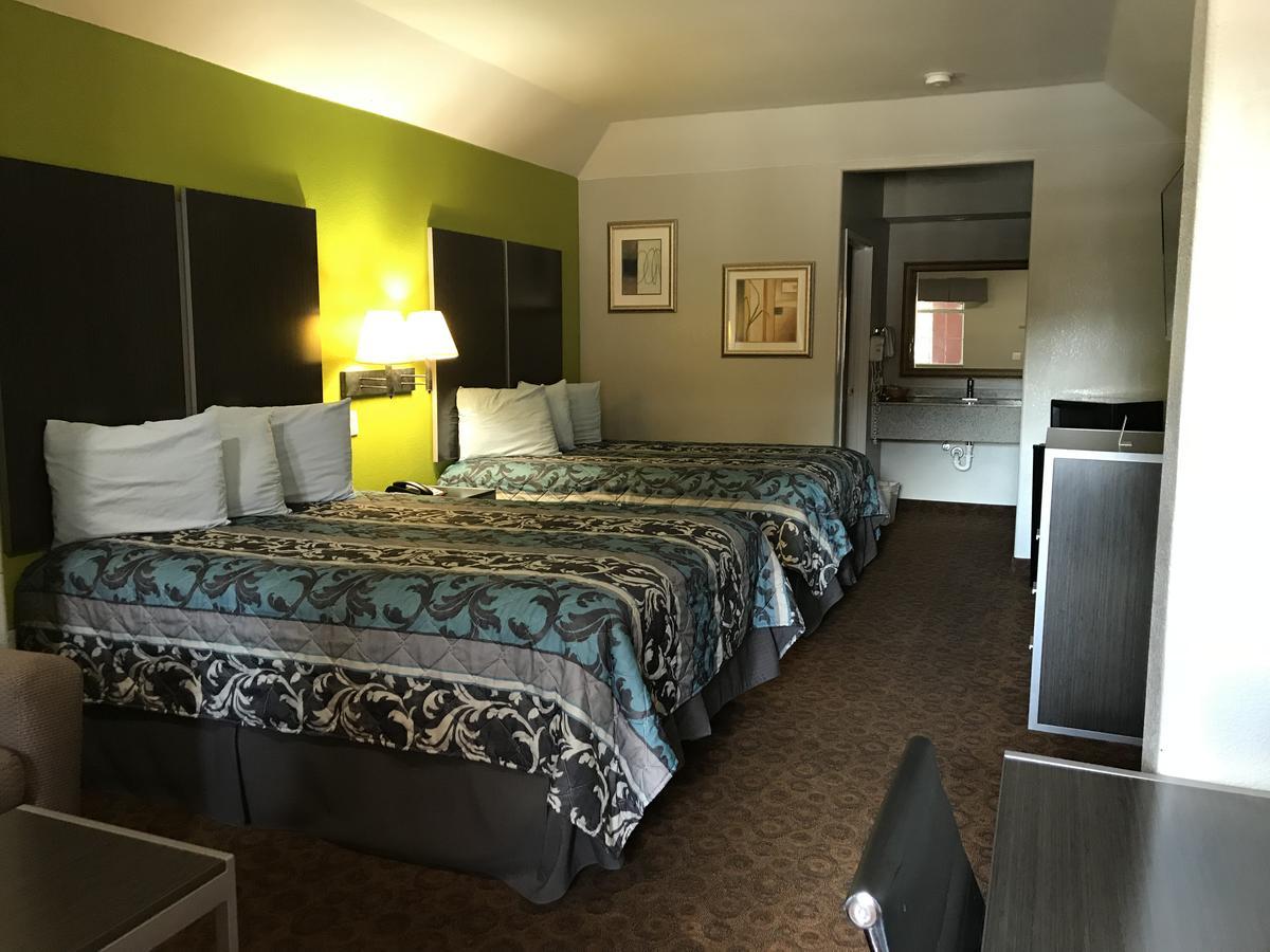 Camelot Inn And Suites Aldine Exteriér fotografie