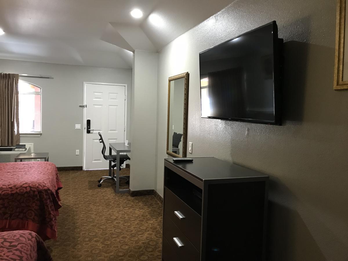 Camelot Inn And Suites Aldine Exteriér fotografie