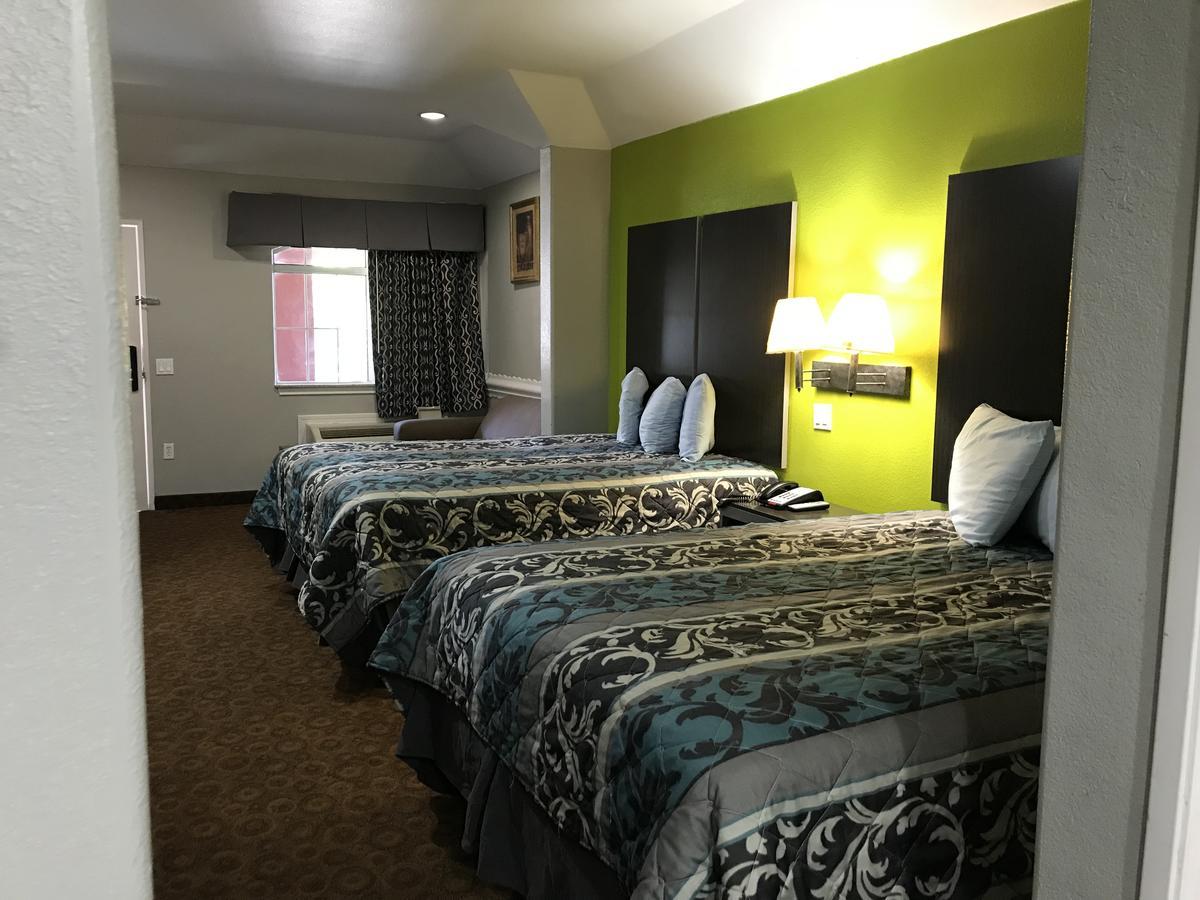Camelot Inn And Suites Aldine Exteriér fotografie