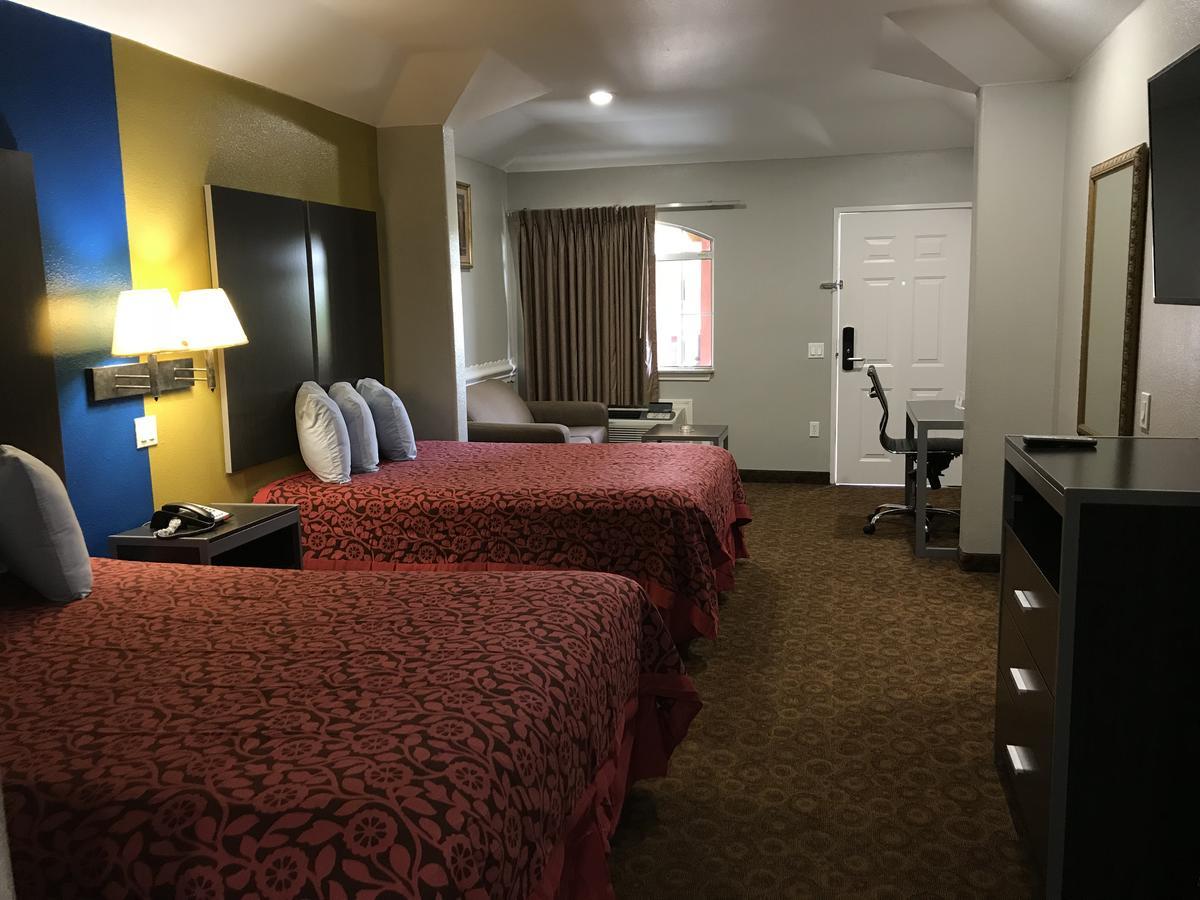 Camelot Inn And Suites Aldine Exteriér fotografie